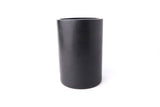 黒色の筒型の植木鉢